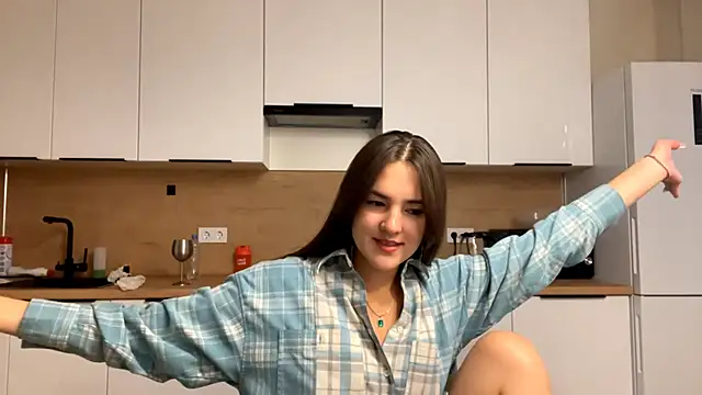 Snapshot of FavorLeila chatting on 10-03-25, 02:14 FavorLeila online show from 10-03-25, 02:14