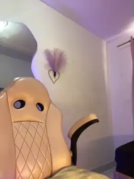 Mia royal online show from 04-20-26, 07:15