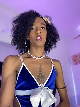 Snapshot of Mia_royal chatting on 05-10-26, 02:33 Mia royal online show from 05-10-26, 02:33