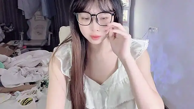Snapshot of Akong11 chatting on 07-06-26, 02:14 Akong11 online show from 07-06-26, 02:14