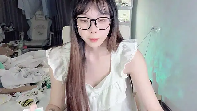 Snapshot of Akong11 chatting on 07-06-26, 03:03 Akong11 online show from 07-06-26, 03:03
