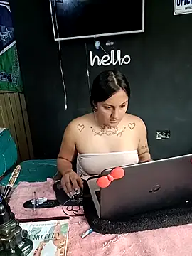 Snapshot of polylove18 chatting on 11-27-25, 06:10 polylove18 online show from 11-27-25, 06:10