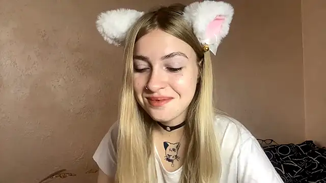 Snapshot of LanaNoir chatting on 10-15-25, 12:27 LanaNoir online show from 10-15-25, 12:27