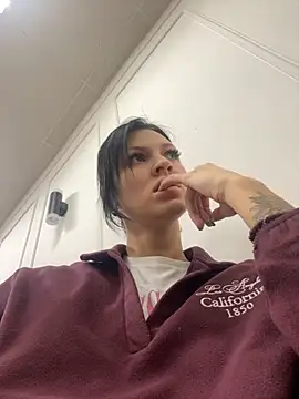EmmaStarkk online show from 10-17-25, 04:15