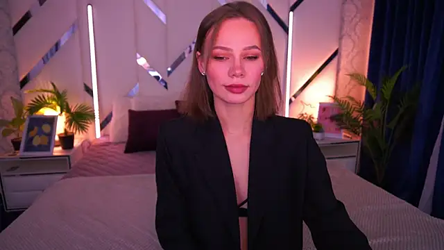 ShyySiren online show from 12-17-25, 09:04