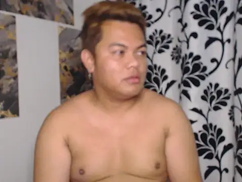 Snapshot of Gayasianzowe chatting on 09-17-25, 04:03 Gayasianzowe online show from 09-17-25, 04:03