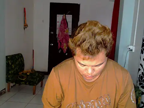 Snapshot of Gayasianzowe chatting on 09-26-25, 10:36 Gayasianzowe online show from 09-26-25, 10:36