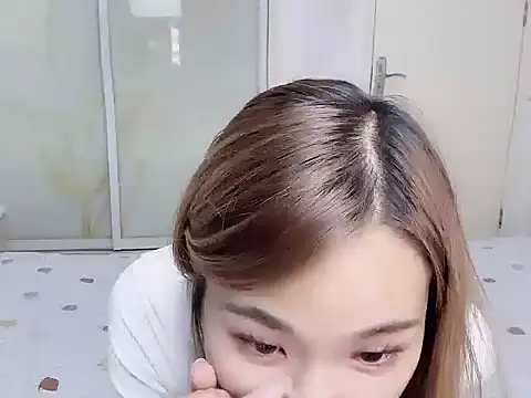 Snapshot of W-Sunflower chatting on 10-27-25, 02:32 W-Sunflower online show from 10-27-25, 02:32