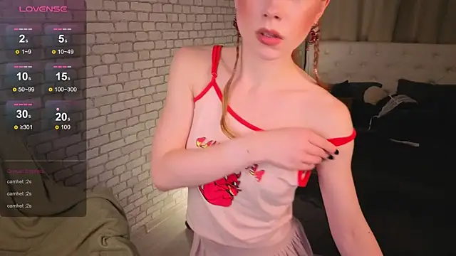 Snapshot of KarenSmitht chatting on 10-26-25, 04:02 KarenSmitht online show from 10-26-25, 04:02