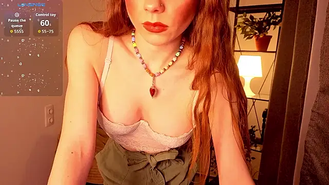 Snapshot of KarenSmitht chatting on 02-20-26, 04:18 KarenSmitht online show from 02-20-26, 04:18