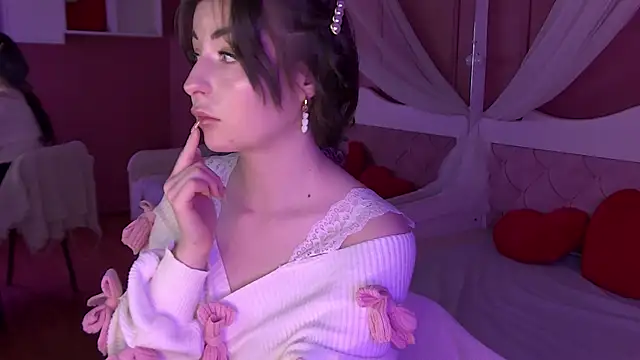 Snapshot of LilithLane chatting on 01-19-26, 12:09 LilithLane online show from 01-19-26, 12:09