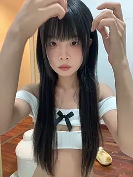 Snapshot of qiqi_x chatting on 05-19-26, 11:49 qiqi x online show from 05-19-26, 11:49