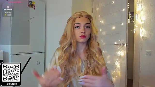 KristenHarrington online show from 12-18-25, 01:17