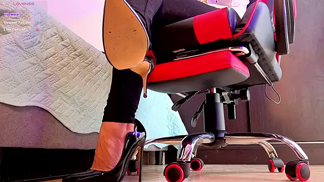 Snapshot of heylovelygirl chatting on 02-17-26, 02:57 heylovelygirl online show from 02-17-26, 02:57