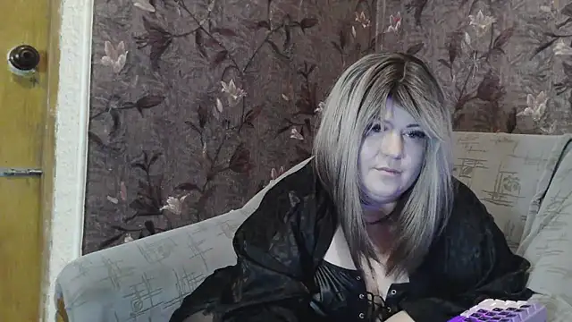 YuliiaSan online show from 04-21-26, 05:50