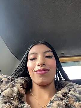 Snapshot of Tiffany_Low chatting on 06-16-26, 03:58 Tiffany Low online show from 06-16-26, 03:58
