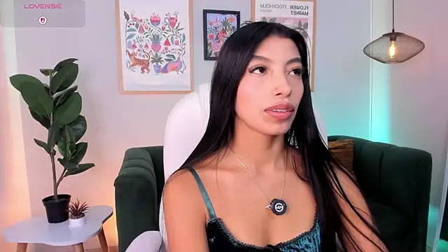 Snapshot of Tiffany_Low chatting on 07-20-26, 12:18 Tiffany Low online show from 07-20-26, 12:18