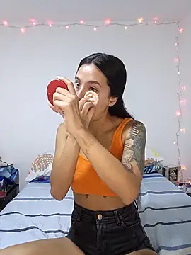 Snapshot of MiQeilaSweet chatting on 02-11-26, 09:42 MiQeilaSweet online show from 02-11-26, 09:42