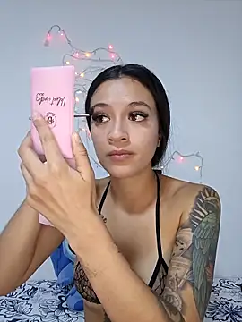 Snapshot of MiQeilaSweet chatting on 02-25-26, 05:44 MiQeilaSweet online show from 02-25-26, 05:44