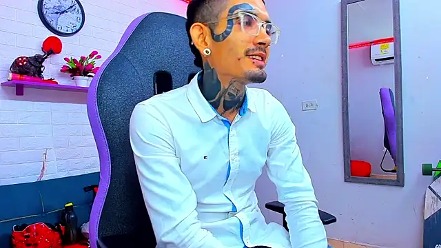 boy tatto777 online show from 09-25-25, 01:59