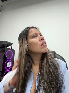 EMILIIA RICHTER   online show from 03-29-26, 12:05