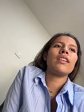 EMILIIA RICHTER   online show from 04-11-26, 07:51