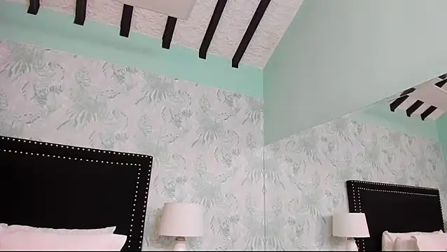 Snapshot of SamyySwet chatting on 12-01-25, 08:36 SamyySwet online show from 12-01-25, 08:36