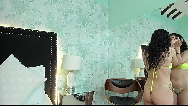 Snapshot of SamyySwet chatting on 12-15-25, 07:40 SamyySwet online show from 12-15-25, 07:40