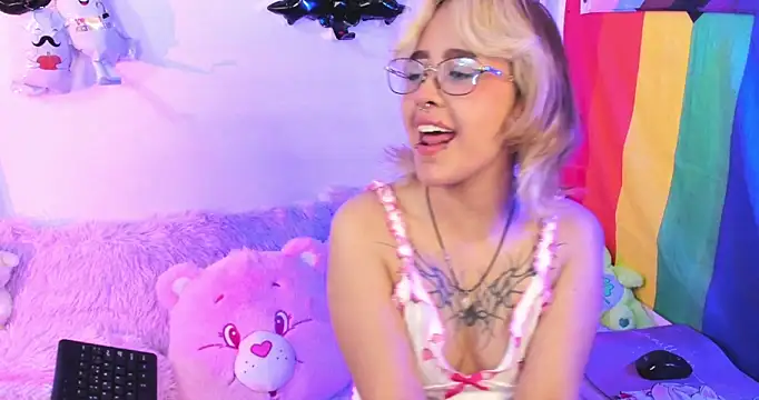 NekoWaifu online show from 10-22-25, 01:11