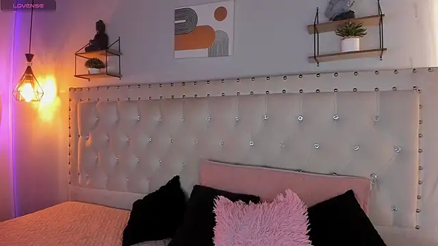 sophiee09  online show from 04-17-26, 02:09