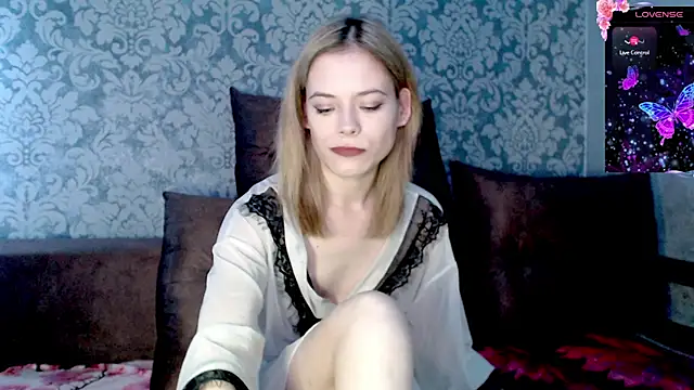 Kate  Loves online show from 12-17-25, 07:31