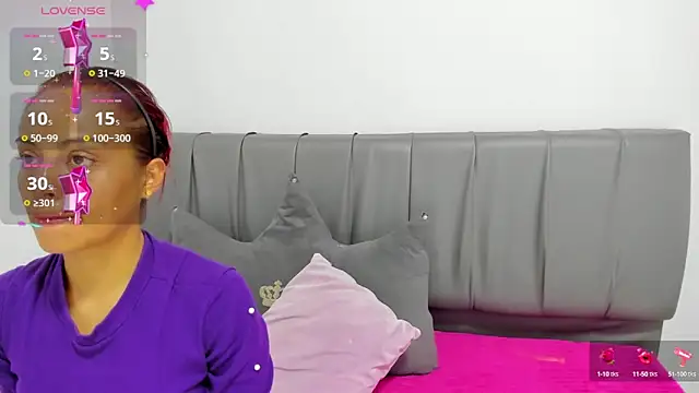 HoollyHendrix online show from 10-30-25, 08:31