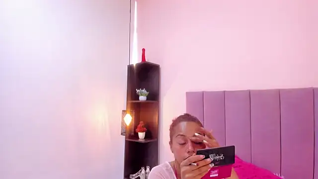 HoollyHendrix online show from 11-10-25, 08:08