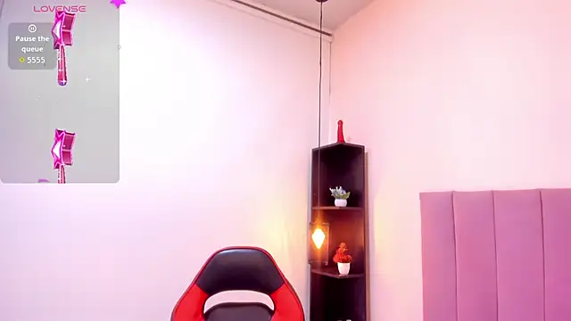 HoollyHendrix online show from 11-21-25, 08:29