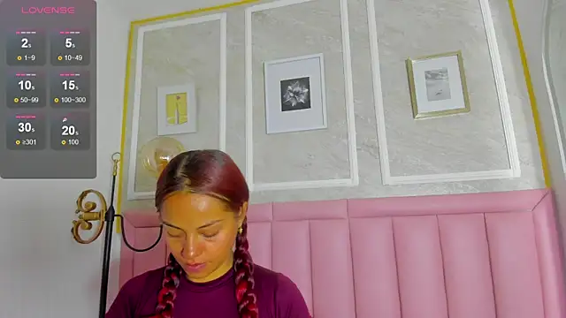 HoollyHendrix online show from 01-31-26, 09:02