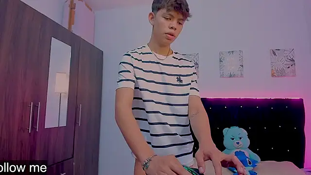 Zacktorres  online show from 11-16-25, 10:48