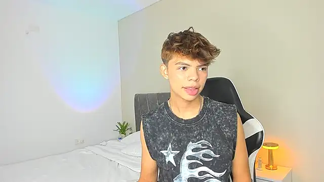 Zacktorres  online show from 12-17-25, 10:27