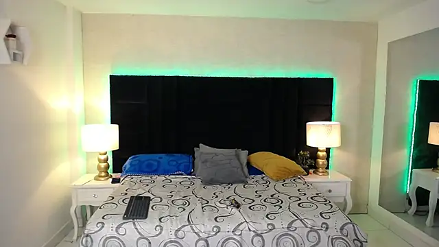 SkylerBigxxx online show from 04-17-26, 04:15