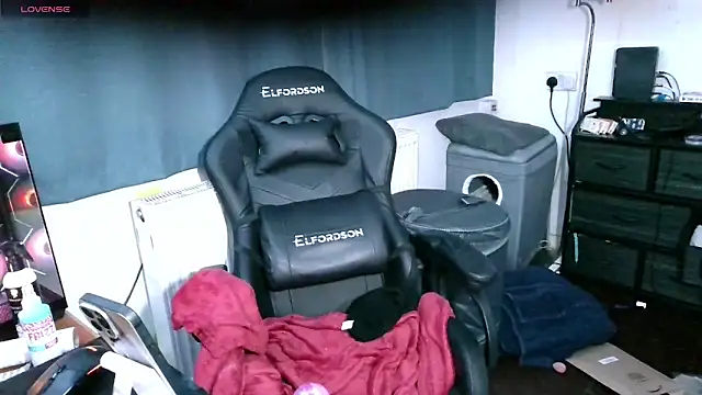 Snapshot of jchouse06 chatting on 09-26-25, 12:58 jchouse06 online show from 09-26-25, 12:58