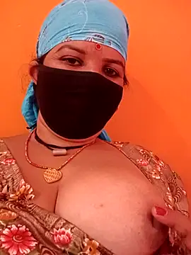 Snapshot of Hott_locky chatting on 10-24-25, 10:11 Hott locky online show from 10-24-25, 10:11