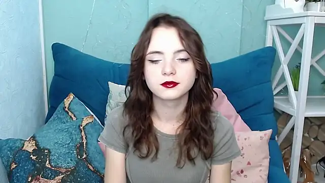 Snapshot of VivienneRo chatting on 09-20-25, 04:46 VivienneRo online show from 09-20-25, 04:46