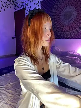 Snapshot of Nymphel1Moth chatting on 09-25-25, 02:15 Nymphel1Moth online show from 09-25-25, 02:15