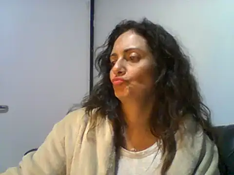 Snapshot of dulcefanny chatting on 05-19-26, 02:07 dulcefanny online show from 05-19-26, 02:07