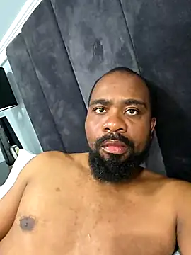 Snapshot of bigsize40 chatting on 10-21-25, 02:12 bigsize40 online show from 10-21-25, 02:12