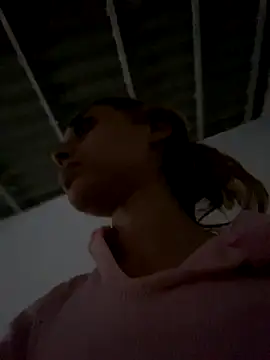 loirinhaaa online show from 10-22-25, 05:45