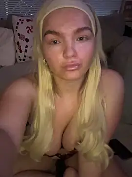 Snapshot of BelleXx chatting on 11-13-25, 04:39 BelleXx online show from 11-13-25, 04:39