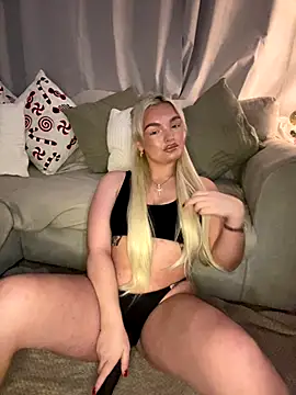 Snapshot of BelleXx chatting on 11-16-25, 01:55 BelleXx online show from 11-16-25, 01:55