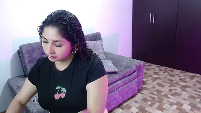 Snapshot of Gia_Dior chatting on 06-04-26, 01:33 Gia Dior online show from 06-04-26, 01:33