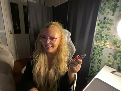 BonnyDesire online show from 03-24-26, 08:03