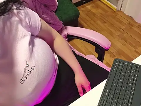 valery cute 18 online show from 01-06-26, 10:52